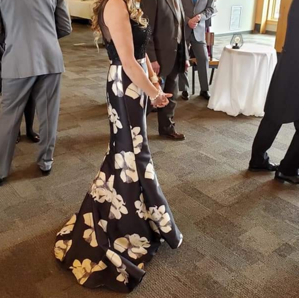 Prom, Grad or Wedding - Picture 3 of 5